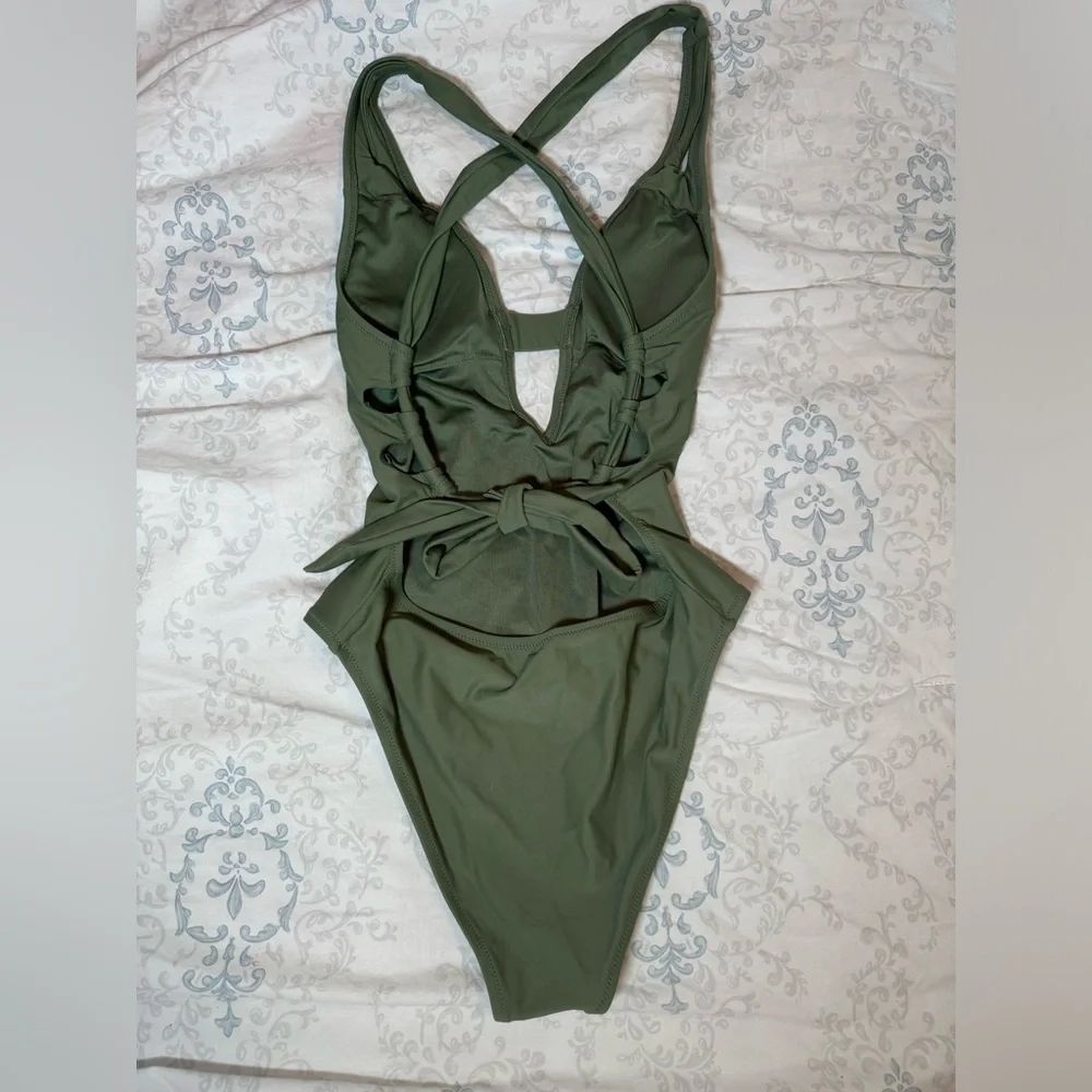 CUPSHE Women One Piece Swimsuit Deep V Neck Strappy Swimwear Bathing suit‎ small